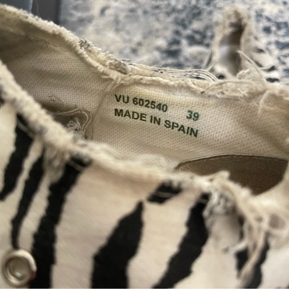 Saint Laurent Tigre Low Sneakers - Picture 5 of 5